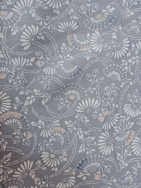 画像4: M0720N  小紋 女性用着物  シルク(正絹)  淡い 灰色, 花 【中古】 【USED】 【リサイクル】 ★★★☆☆ (4)