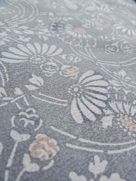 画像9: M0720N  小紋 女性用着物  シルク(正絹)  淡い 灰色, 花 【中古】 【USED】 【リサイクル】 ★★★☆☆ (9)