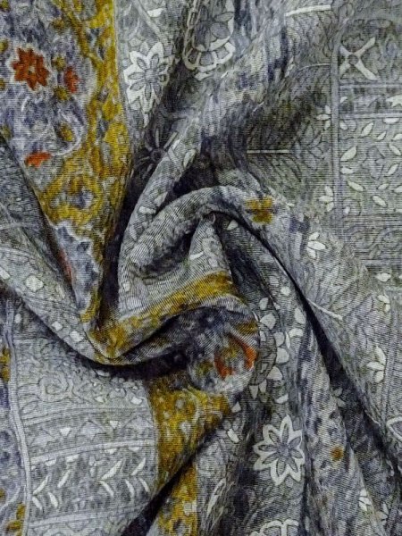 画像12: M0720Q  小紋 女性用着物  シルク(正絹)   灰色, 花 【中古】 【USED】 【リサイクル】 ★★★☆☆ (12)