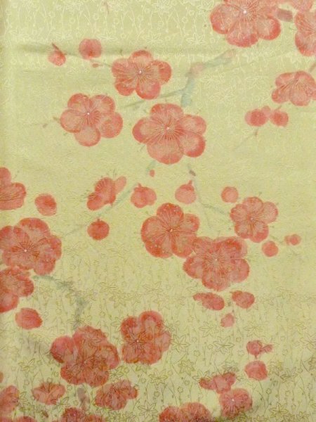 画像4: M0720S  小紋 女性用着物  シルク(正絹) 淡い 灰色がかった 黄緑色, 梅 【中古】 【USED】 【リサイクル】 ★★★☆☆ (4)