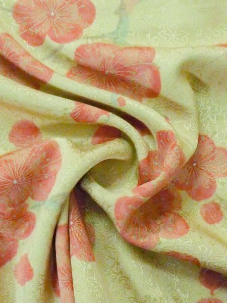 画像11: M0720S  小紋 女性用着物  シルク(正絹) 淡い 灰色がかった 黄緑色, 梅 【中古】 【USED】 【リサイクル】 ★★★☆☆ (11)