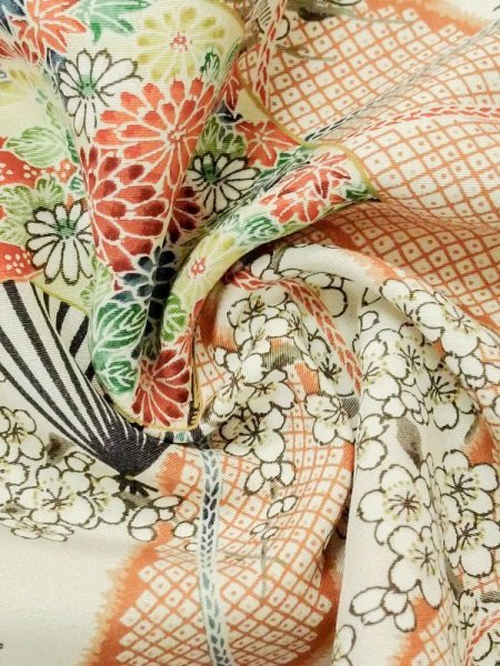 画像16: M0720V Mint  小紋 女性用着物  シルク(正絹)  薄い 橙色, ぼたん 【中古】 【USED】 【リサイクル】 ★★★★☆ (16)