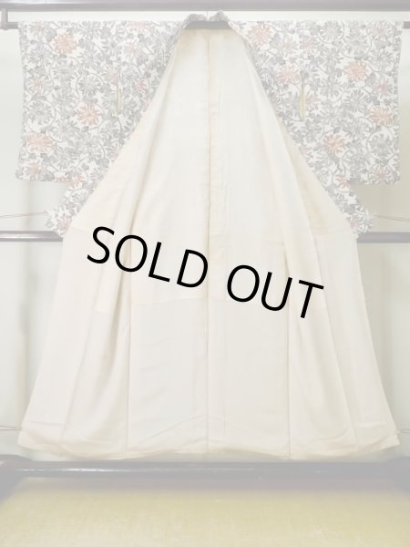 画像2: M0720W  小紋 女性用着物  シルク(正絹)   アイボリー, 菊 【中古】 【USED】 【リサイクル】 ★★☆☆☆ (2)