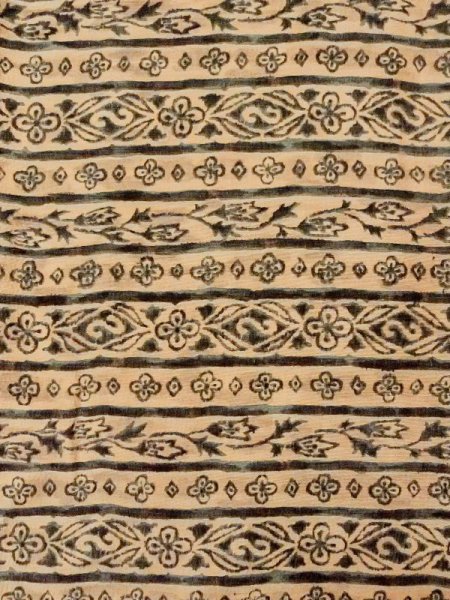 画像3: M0720Z  小紋 女性用着物  シルク(正絹)  灰色がかった 山吹, 花 【中古】 【USED】 【リサイクル】 ★★★★☆ (3)