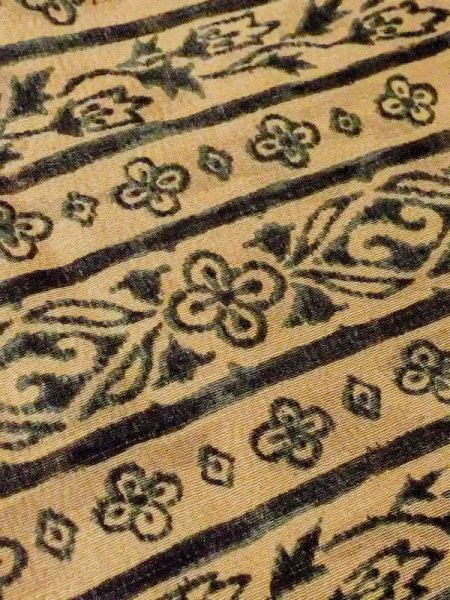 画像8: M0720Z  小紋 女性用着物  シルク(正絹)  灰色がかった 山吹, 花 【中古】 【USED】 【リサイクル】 ★★★★☆ (8)