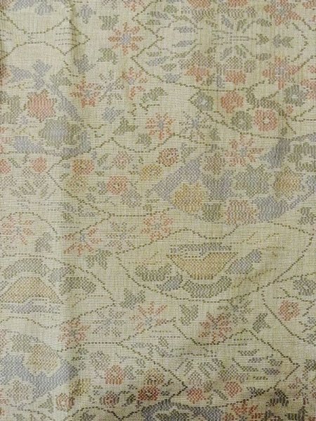 画像3: M0721A Mint  大島紬 女性用着物  シルク（正絹） 淡い 薄い ベージュ, 花 【中古】 【USED】 【リサイクル】 ★★★★★ (3)