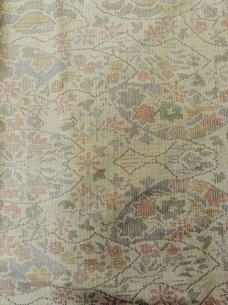 画像4: M0721A Mint  大島紬 女性用着物  シルク（正絹） 淡い 薄い ベージュ, 花 【中古】 【USED】 【リサイクル】 ★★★★★ (4)