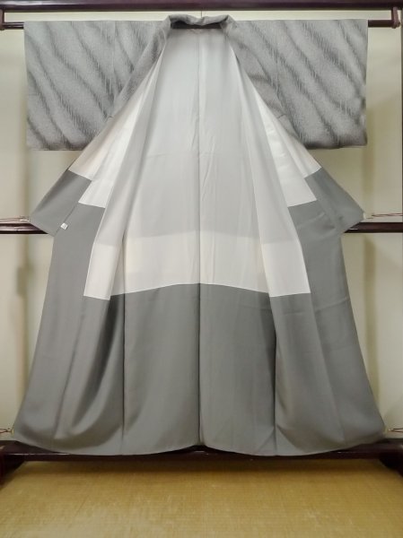 画像2: M0728A Mint  小紋 女性用着物 丹後ちりめん シルク(正絹)   灰色, 抽象的模様 【中古】 【USED】 【リサイクル】 ★★★★★ (2)