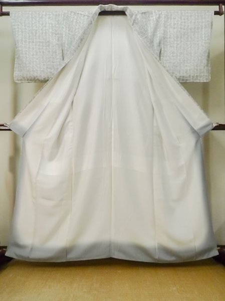 画像2: M0728C Mint  小紋 女性用着物  シルク(正絹)   灰色, 四角 【中古】 【USED】 【リサイクル】 ★★★★☆ (2)