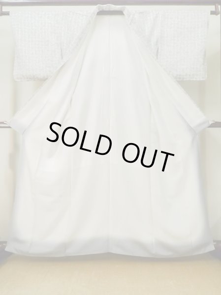 画像2: M0728C Mint  小紋 女性用着物  シルク（正絹）   灰色, 四角 【中古】 【USED】 【リサイクル】 ★★★★☆ (2)