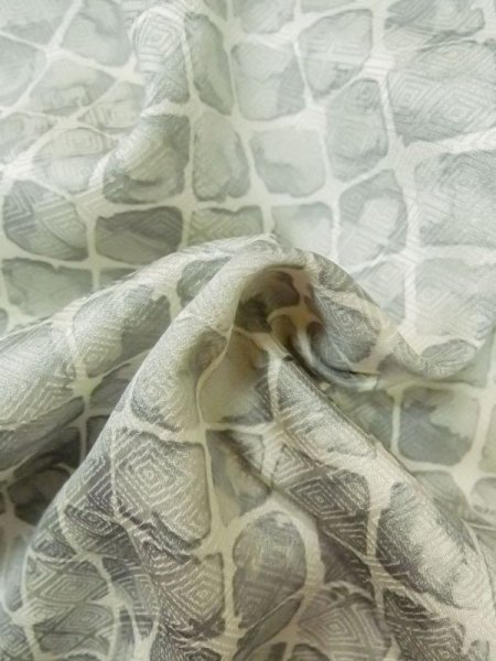 画像9: M0728C Mint  小紋 女性用着物  シルク(正絹)   灰色, 四角 【中古】 【USED】 【リサイクル】 ★★★★☆ (9)