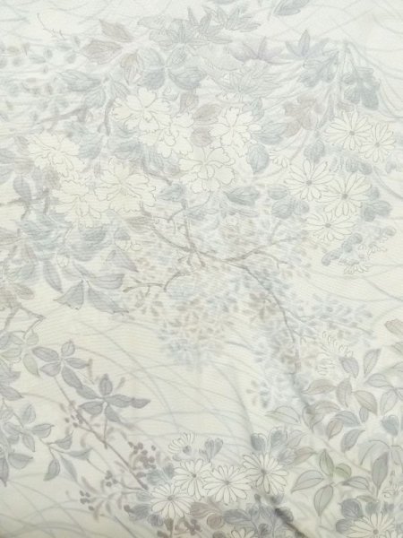 画像4: M0728E  小紋 女性用着物  シルク(正絹)   オフ ホワイト, 花 【中古】 【USED】 【リサイクル】 ★★☆☆☆ (4)