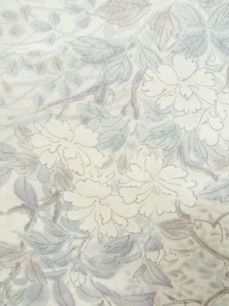 画像6: M0728E  小紋 女性用着物  シルク(正絹)   オフ ホワイト, 花 【中古】 【USED】 【リサイクル】 ★★☆☆☆ (6)