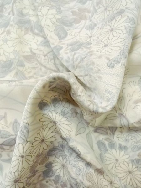 画像12: M0728E  小紋 女性用着物  シルク(正絹)   オフ ホワイト, 花 【中古】 【USED】 【リサイクル】 ★★☆☆☆ (12)