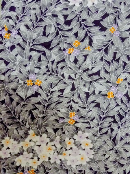 画像4: M0728G  小紋 女性用着物  シルク(正絹)   黒, 花 【中古】 【USED】 【リサイクル】 ★★★☆☆ (4)