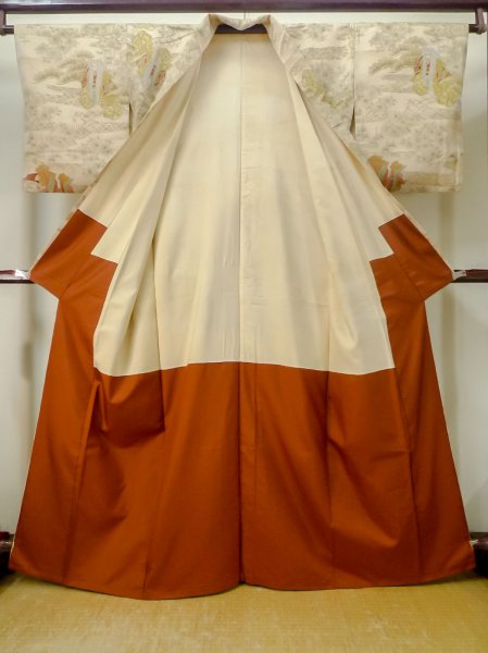 画像2: M0728H Mint  小紋 女性用着物 歌舞伎柄 シルク(正絹)   ベージュ, ぼたん 【中古】 【USED】 【リサイクル】 ★★★★☆ (2)