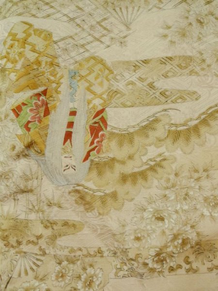 画像3: M0728H Mint  小紋 女性用着物 歌舞伎柄 シルク(正絹)   ベージュ, ぼたん 【中古】 【USED】 【リサイクル】 ★★★★☆ (3)