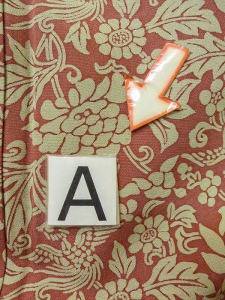 画像14: M0728K  小紋 女性用着物  シルク(正絹)   ベージュ, 花 【中古】 【USED】 【リサイクル】 ★★☆☆☆ (14)