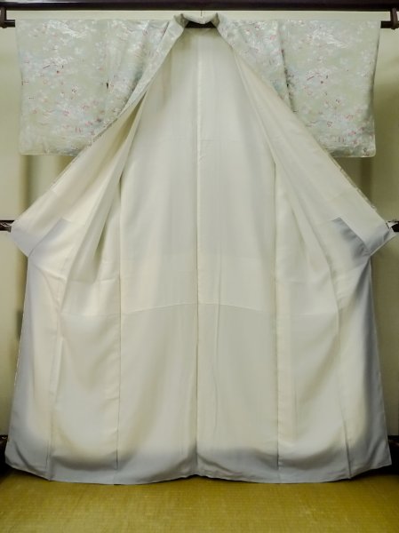 画像2: M0728U  小紋 女性用着物  シルク(正絹)  淡い 緑色, ぼたん 【中古】 【USED】 【リサイクル】 ★★★★☆ (2)