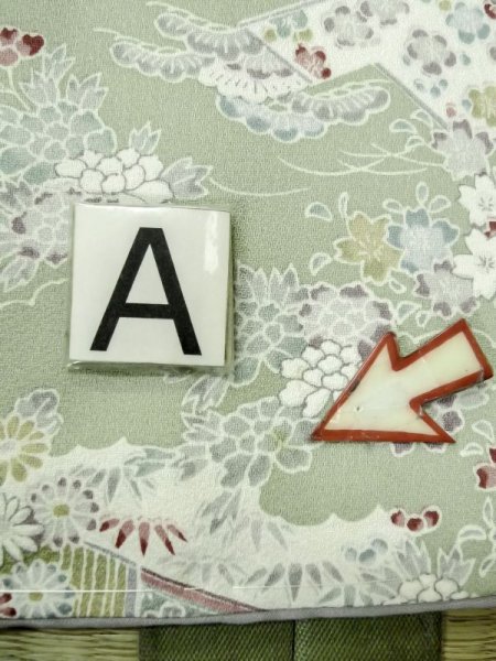 画像14: M0728U  小紋 女性用着物  シルク(正絹)  淡い 緑色, ぼたん 【中古】 【USED】 【リサイクル】 ★★★★☆ (14)