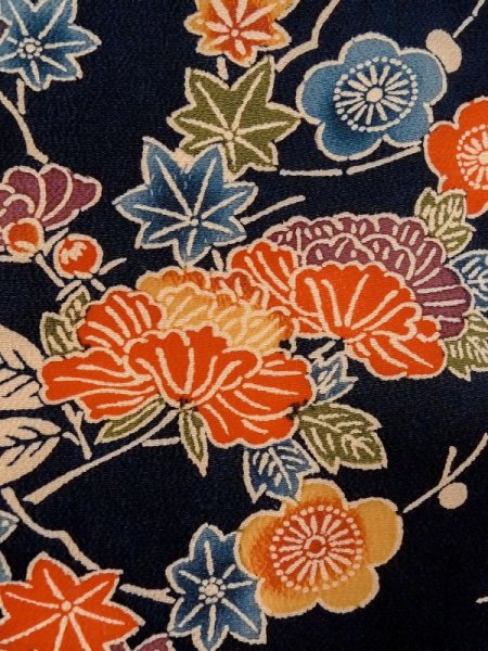 画像5: M0728W  小紋 女性用着物  シルク(正絹)   藍, ぼたん 【中古】 【USED】 【リサイクル】 ★★★☆☆ (5)