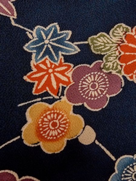 画像7: M0728W  小紋 女性用着物  シルク(正絹)   藍, ぼたん 【中古】 【USED】 【リサイクル】 ★★★☆☆ (7)