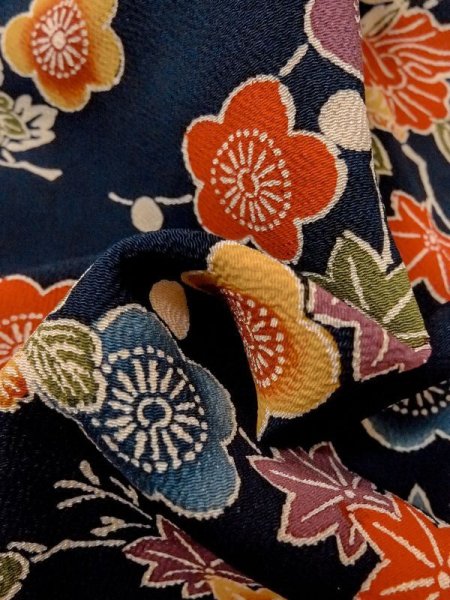 画像11: M0728W  小紋 女性用着物  シルク(正絹)   藍, ぼたん 【中古】 【USED】 【リサイクル】 ★★★☆☆ (11)