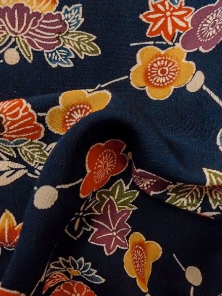 画像12: M0728W  小紋 女性用着物  シルク(正絹)   藍, ぼたん 【中古】 【USED】 【リサイクル】 ★★★☆☆ (12)