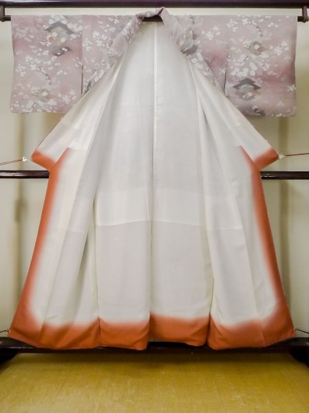 画像2: M0728X Mint  小紋 女性用着物  シルク(正絹) 淡い 灰色がかった 桃色, ぼたん 【中古】 【USED】 【リサイクル】 ★★★★☆ (2)