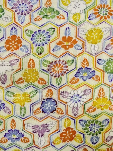 画像6: M0729A Mint  小紋 女性用着物  シルク(正絹)   アイボリー, 菊 【中古】 【USED】 【リサイクル】 ★★★★☆ (6)