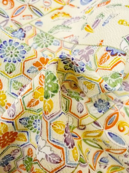 画像11: M0729A Mint  小紋 女性用着物  シルク(正絹)   アイボリー, 菊 【中古】 【USED】 【リサイクル】 ★★★★☆ (11)