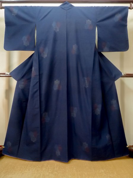 画像1: M0729B Mint  紬 女性用着物  シルク（正絹）   藍, 抽象的模様 【中古】 【USED】 【リサイクル】 ★★★★☆ (1)