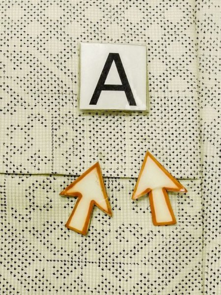 画像14: M0808B  女性用 大島紬  シルク(正絹)   アイボリー, 四角 【中古】 【USED】 【リサイクル】 ★★☆☆☆ (14)