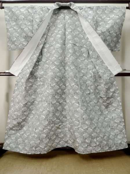 画像2: M0808G  女性用 単衣  シルク（正絹）   灰色, 花 【中古】 【USED】 【リサイクル】 ★★☆☆☆ (2)