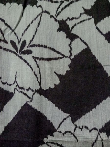 画像4: M0808Y  女性用 単衣  シルク(正絹)  茶色み 黒, 花 【中古】 【USED】 【リサイクル】 ★☆☆☆☆ (4)