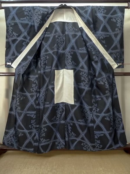 画像2: M0808Z  女性用 単衣  シルク(正絹)   黒, つた 【中古】 【USED】 【リサイクル】 ★★☆☆☆ (2)