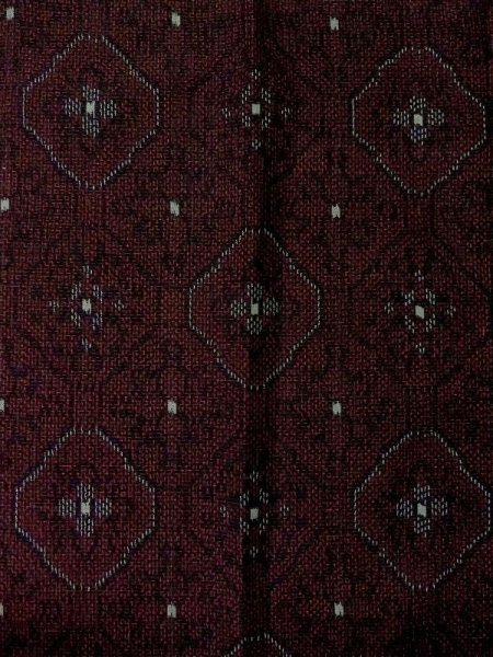 画像3: M0829A Mint  女性用 大島紬  シルク(正絹)  深い えんじ, 抽象的模様 【中古】 【USED】 【リサイクル】 ★★★★☆ (3)