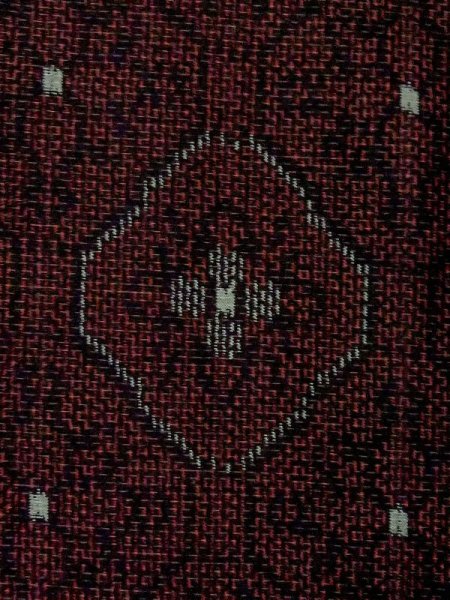 画像4: M0829A Mint  女性用 大島紬  シルク(正絹)  深い えんじ, 抽象的模様 【中古】 【USED】 【リサイクル】 ★★★★☆ (4)