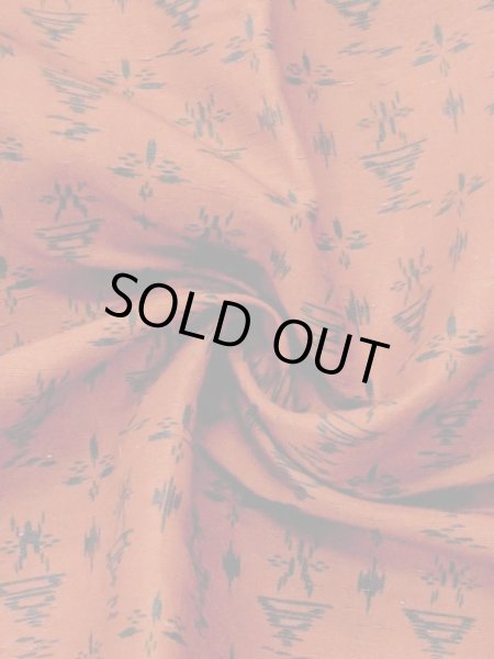 画像9: M0829C  女性用 道行  シルク（正絹）   朱赤, 抽象的模様 【中古】 【USED】 【リサイクル】 ★★☆☆☆ (9)