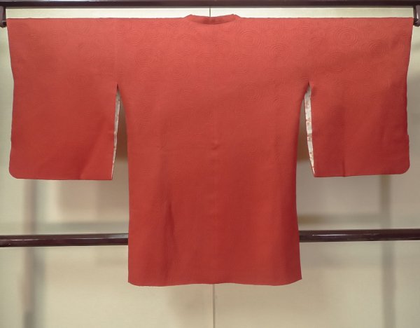 画像2: M0829E  女性用 道行  シルク(正絹) 深い 鮮やか 珊瑚色, うず 【中古】 【USED】 【リサイクル】 ★★☆☆☆ (2)