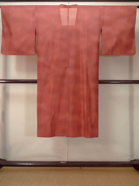 画像2: M0829M  女性用 道行  化繊  灰色がかった 珊瑚色, 縞 【中古】 【USED】 【リサイクル】 ★☆☆☆☆ (2)