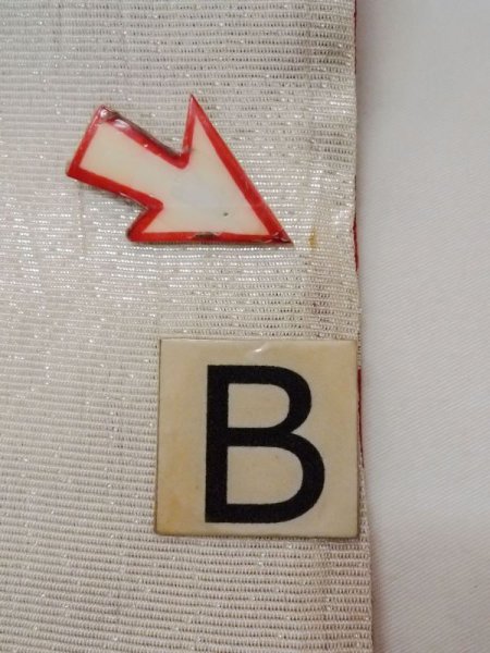 画像9: M0901U 半幅帯 女性用着物 シルク(正絹)  光沢のある 赤色 縞 【中古】 【USED】 【リサイクル】 ★★☆☆☆ (9)