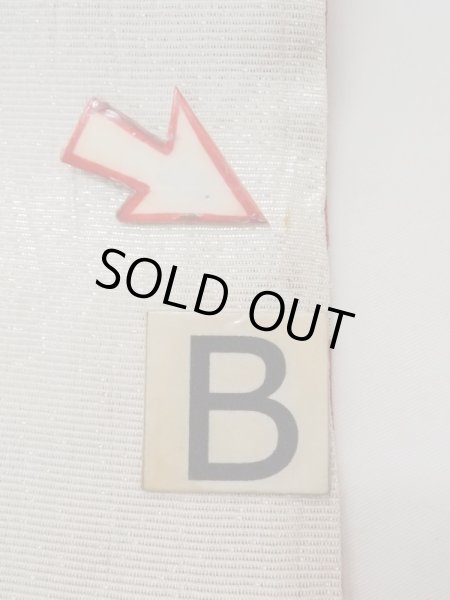 画像9: M0901U 半幅帯 女性用着物 シルク（正絹）  光沢のある 赤色 縞 【中古】 【USED】 【リサイクル】 ★★☆☆☆ (9)