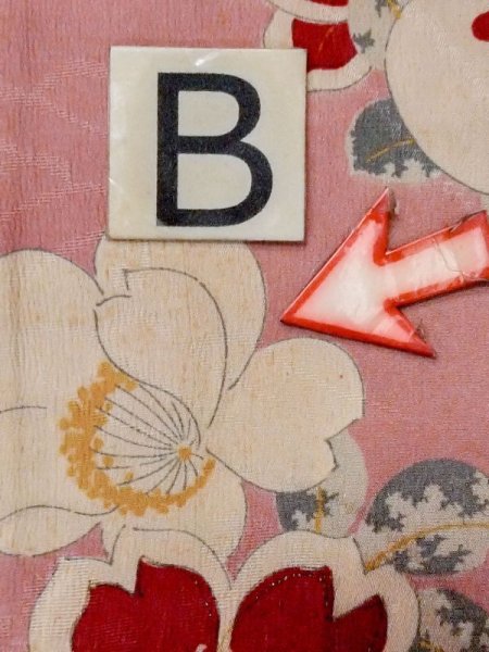 画像15: M0907A  女性用 羽織 全体的に汚れ、染みあり。 シルク(正絹)   桃色, 花 【中古】 【USED】 【リサイクル】 ★★☆☆☆ (15)