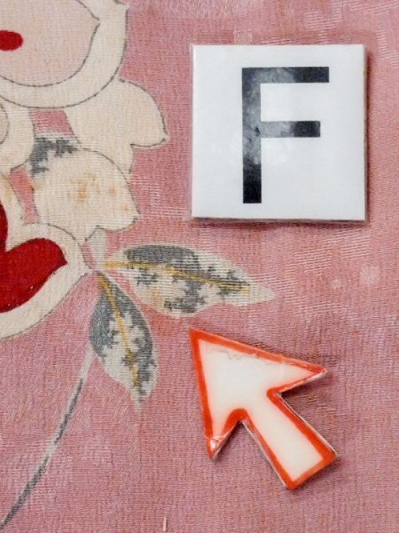 画像19: M0907A  女性用 羽織 全体的に汚れ、染みあり。 シルク(正絹)   桃色, 花 【中古】 【USED】 【リサイクル】 ★★☆☆☆ (19)