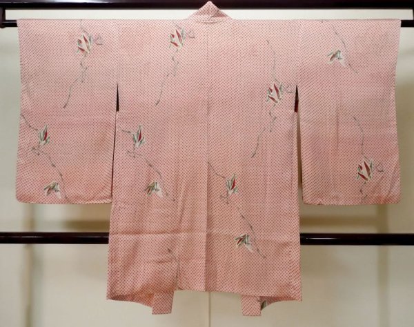 画像2: M0907C  女性用 羽織 折り鶴柄 シルク(正絹) 淡い 薄い 珊瑚色, 抽象的模様 【中古】 【USED】 【リサイクル】 ★★☆☆☆ (2)