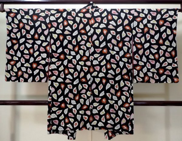 画像2: M0907G  女性用 羽織  シルク(正絹)   黒, 葉 【中古】 【USED】 【リサイクル】 ★☆☆☆☆ (2)