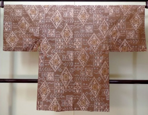 画像2: M0907H  女性用 羽織  シルク（正絹）  淡い 茶色, 花 【中古】 【USED】 【リサイクル】 ★☆☆☆☆ (2)