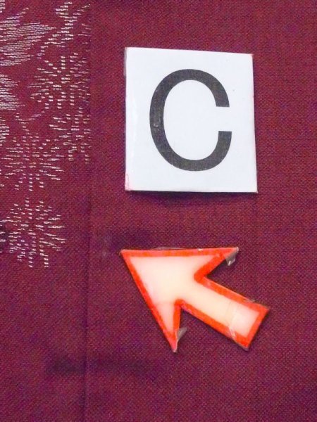 画像17: M0907L  女性用 羽織 撫子柄 シルク(正絹)  深い 赤色, ぼたん 【中古】 【USED】 【リサイクル】 ★★☆☆☆ (17)