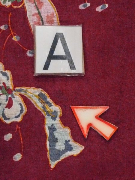 画像12: M0907R  女性用 羽織 使用感あり。 シルク(正絹)  深い 赤色, 花 【中古】 【USED】 【リサイクル】 ★☆☆☆☆ (12)